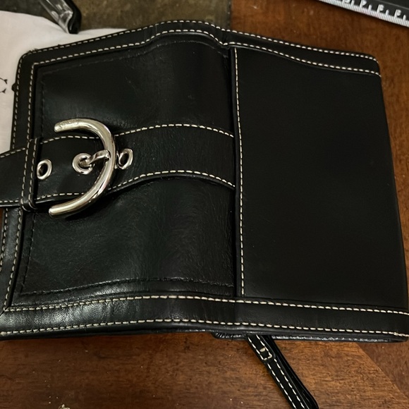 🌺 COACH BIFOLD BLACK LEATHER BUCKLE WALLET - Picture 3 of 10